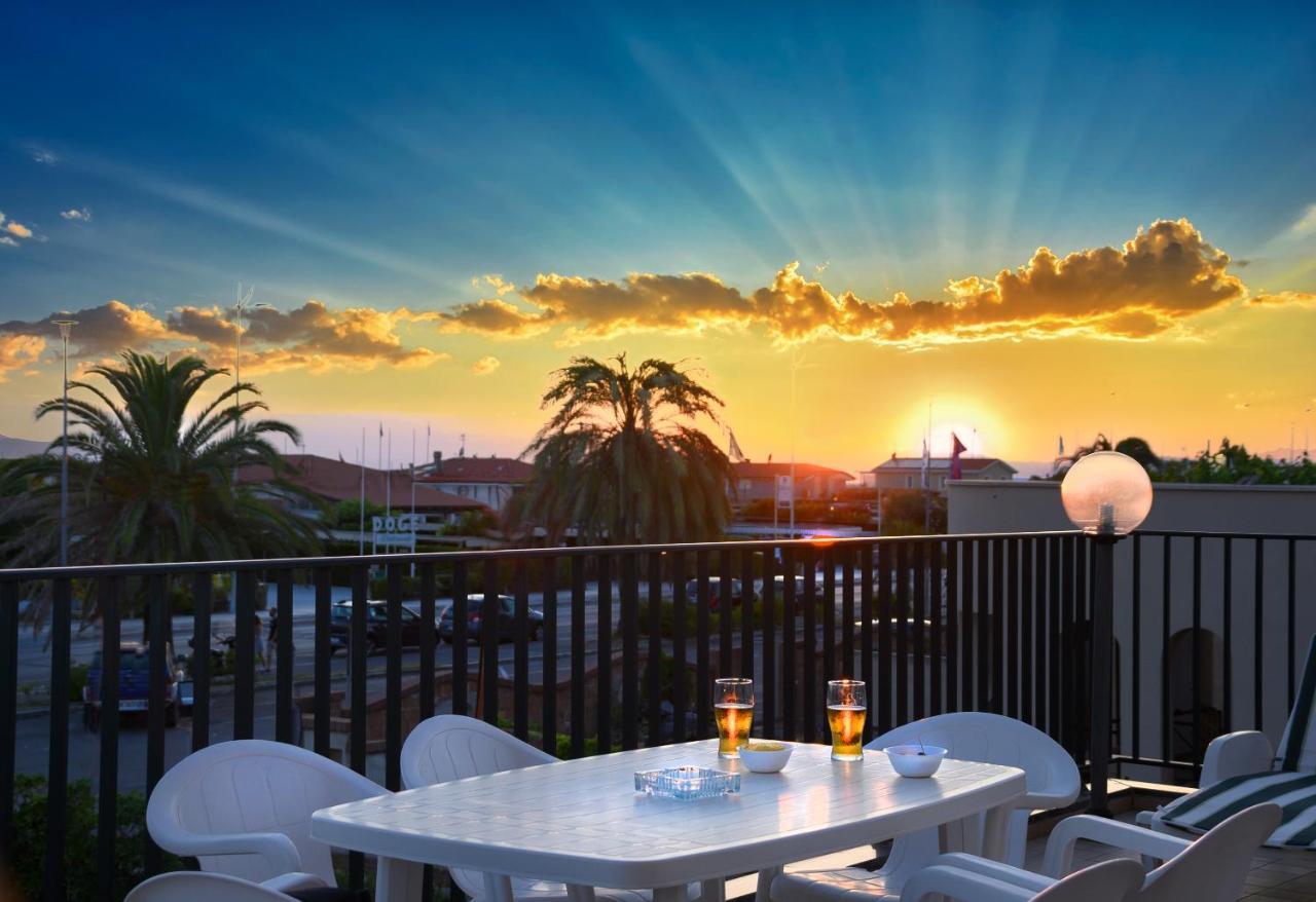Hotel Paris Lido di Camaiore Extérieur photo