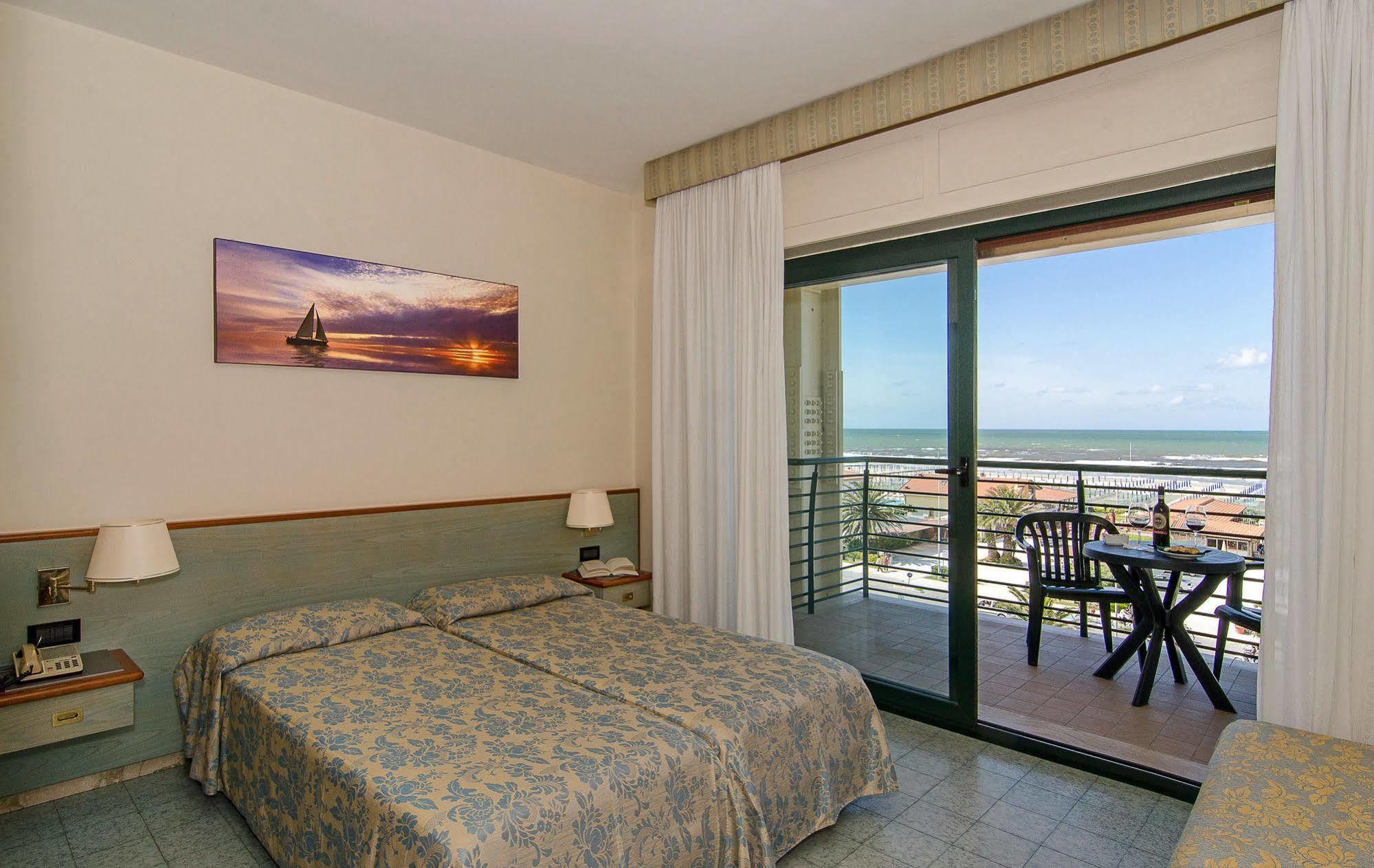 Hotel Paris Lido di Camaiore Extérieur photo