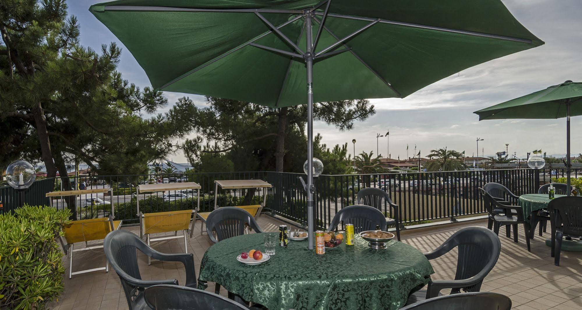 Hotel Paris Lido di Camaiore Extérieur photo
